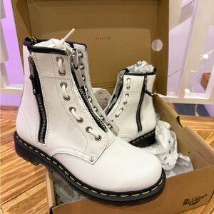 Dr. Martens 1460 Twin Zip white lace-up boot, US 8, EU 39, UK 6, NIB